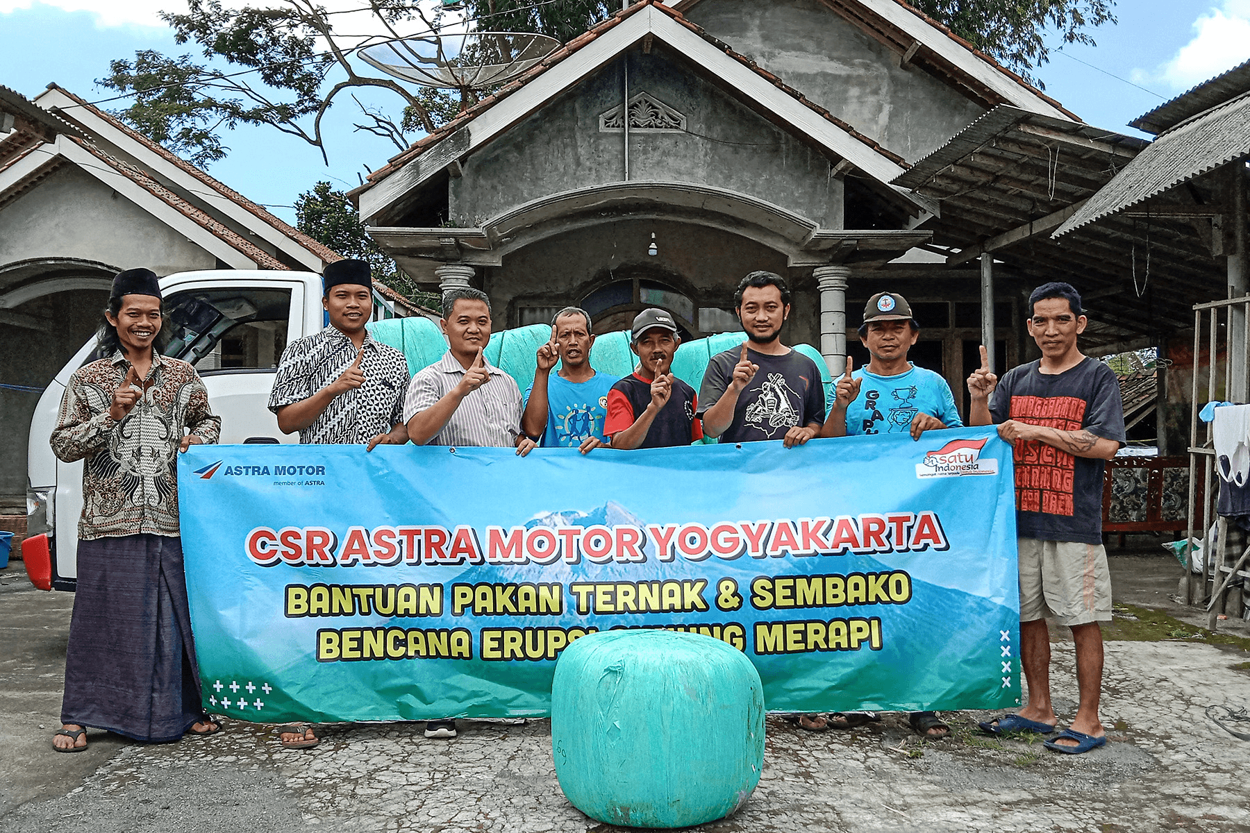 Astra Motor Serahkan 4 Ton Silase untuk Peternak Terdampak Erupsi Merapi